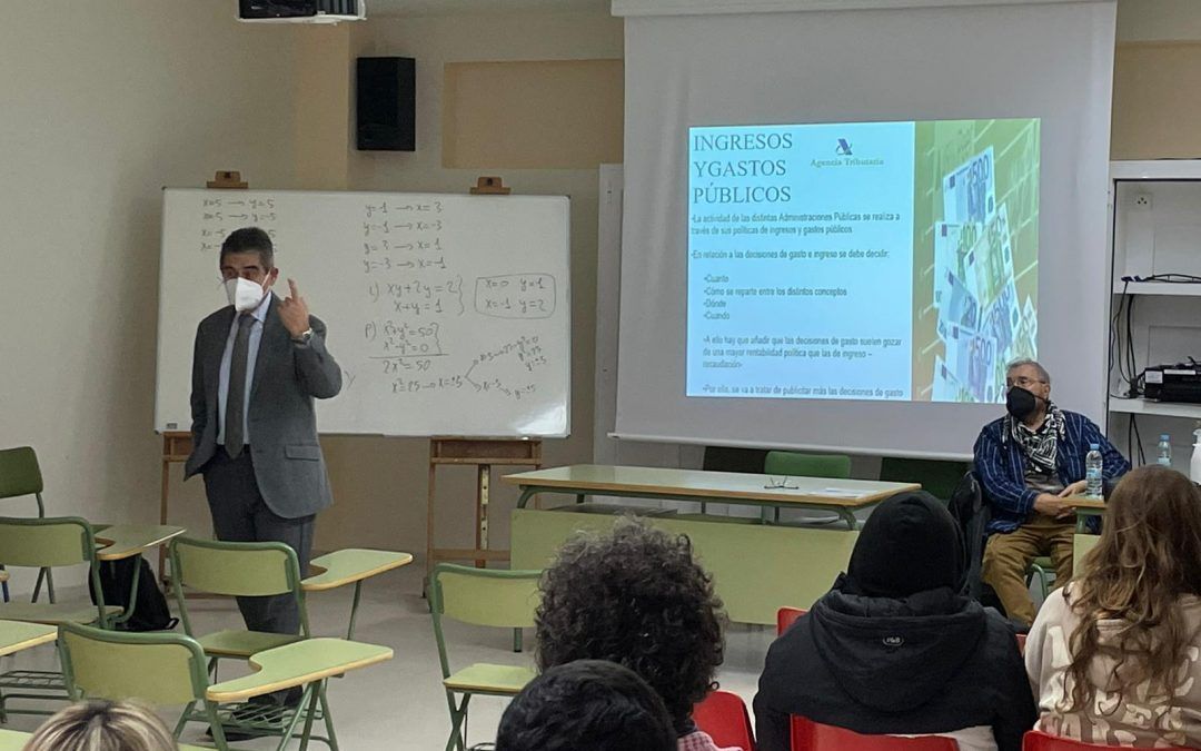 Charla Ciclo Administrativo sobre el origen, importancia y destino de los impuestos.